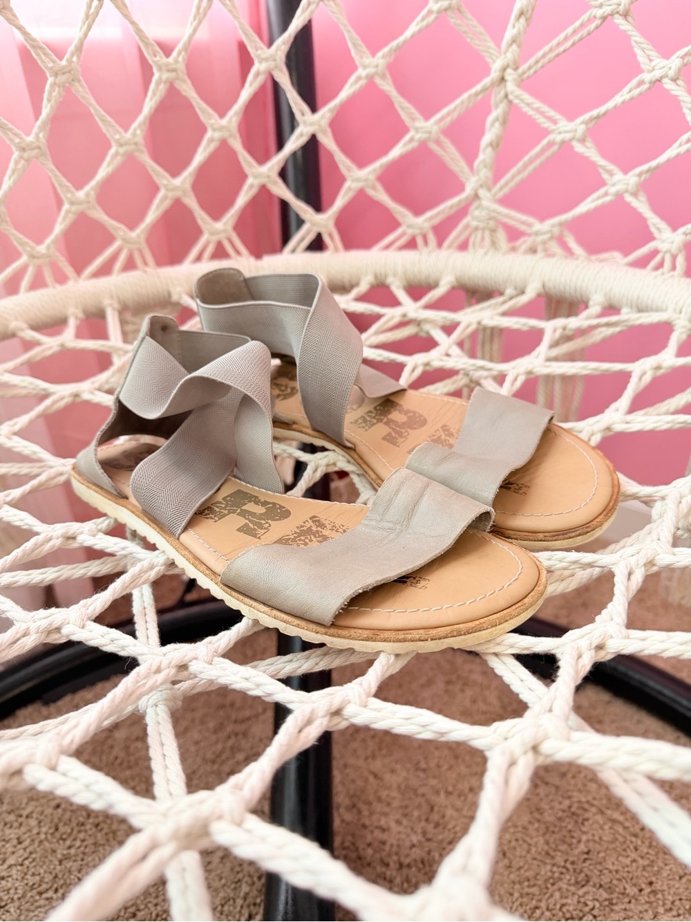 Women’s Elastic Strap Sandals in Light Taupe